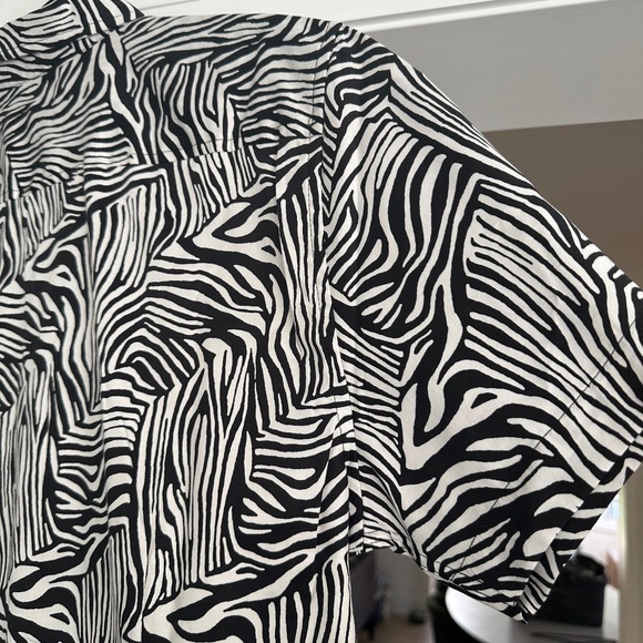 Men's GUESS Slim Fit Short Sleeve Military Inspired Zebra Shirt - Size Men's L - Picture 12 of 15